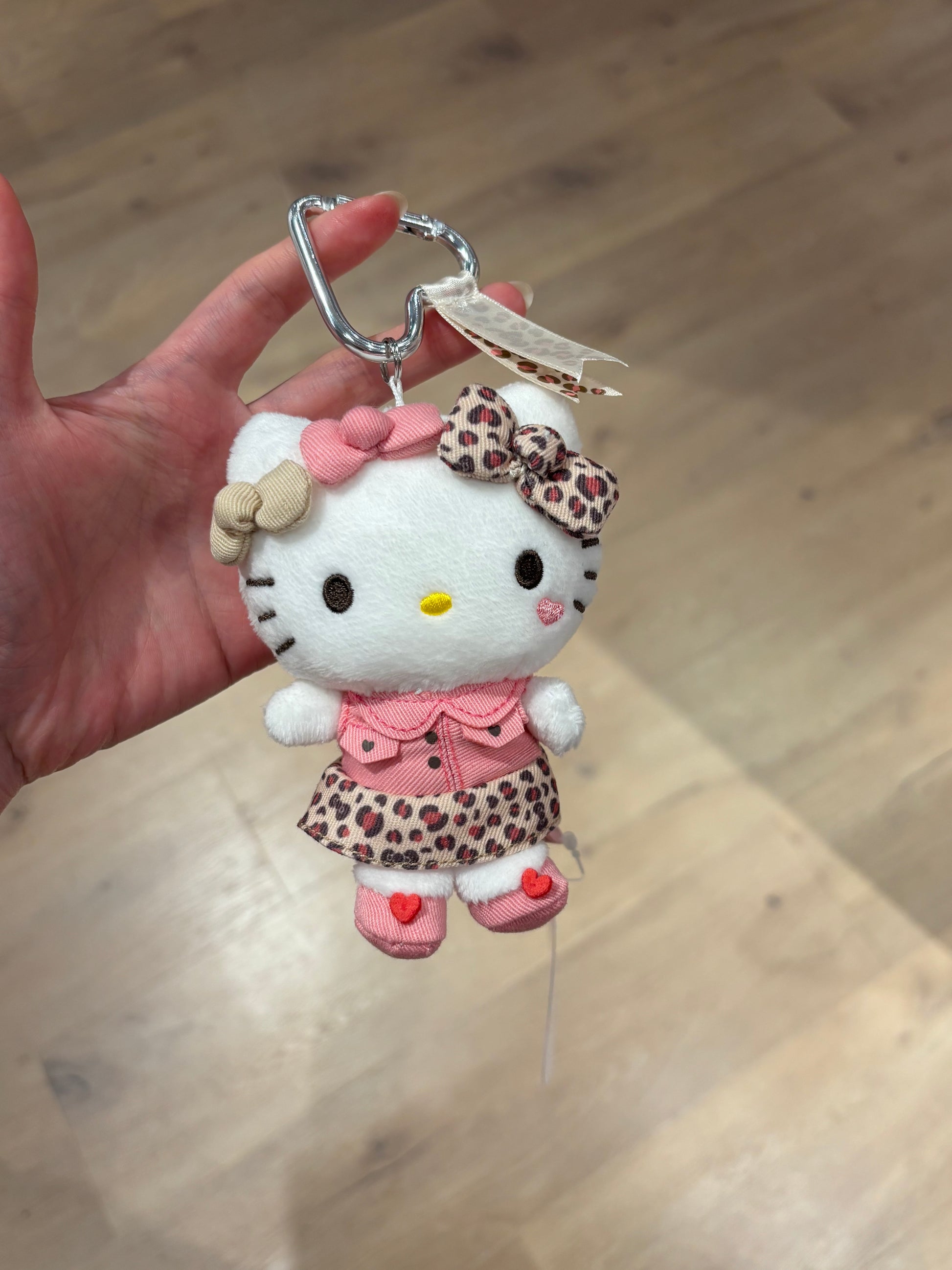 Hello Kitty豹紋新款白皮掛飾