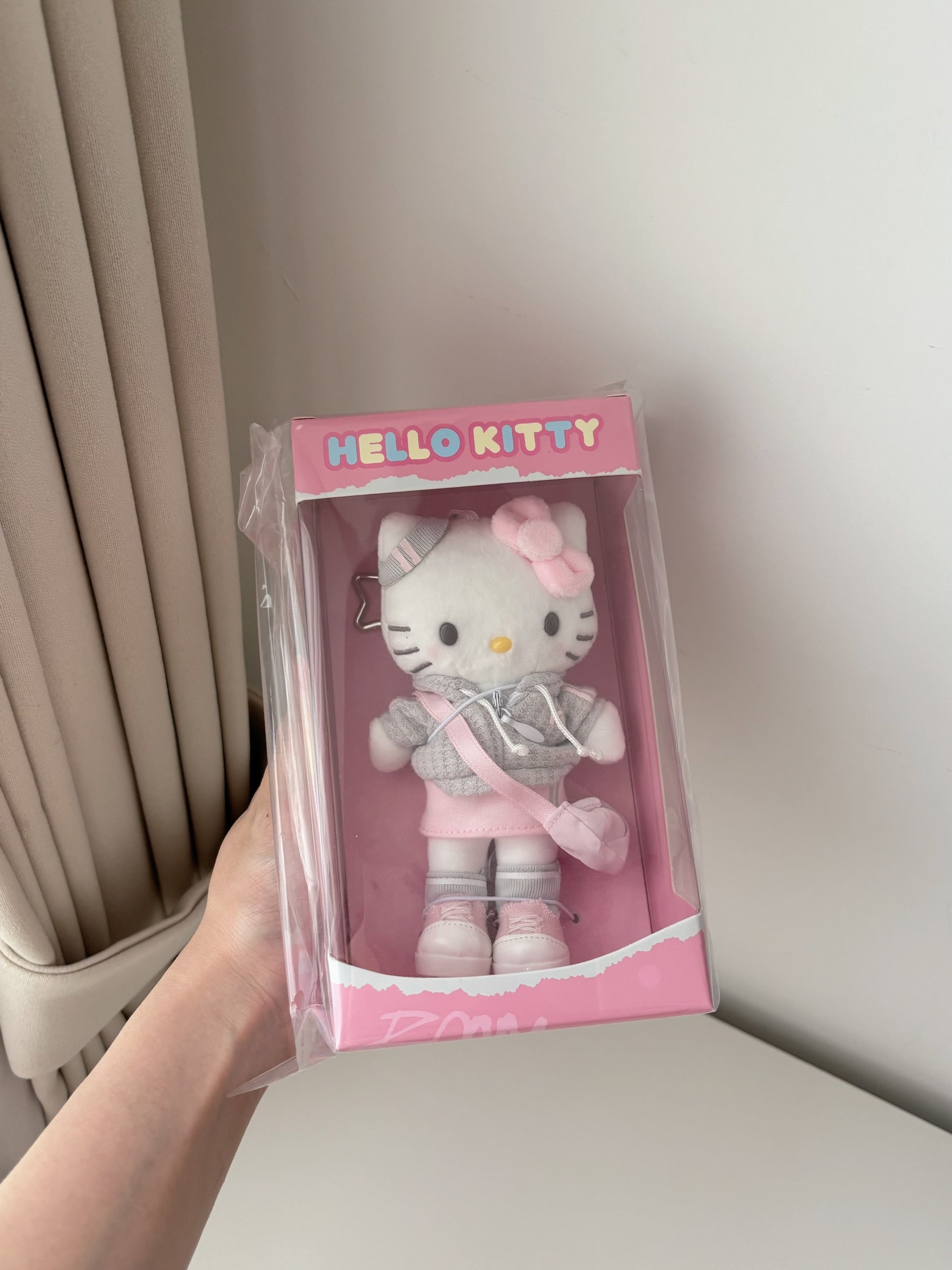 國內Sanrio限定” Hello Kitty的一天”長腿掛件