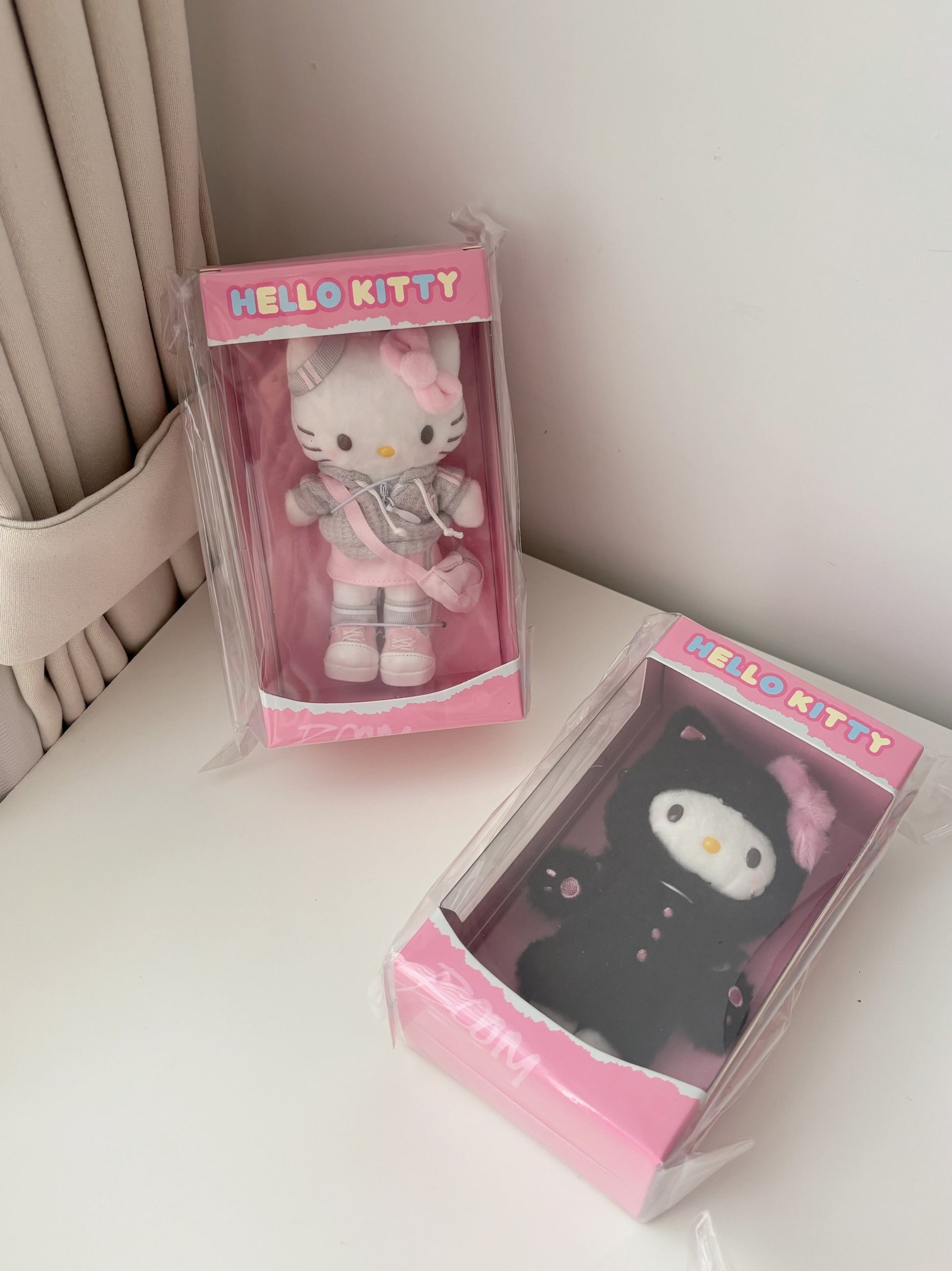 國內Sanrio限定” Hello Kitty的一天”長腿掛件