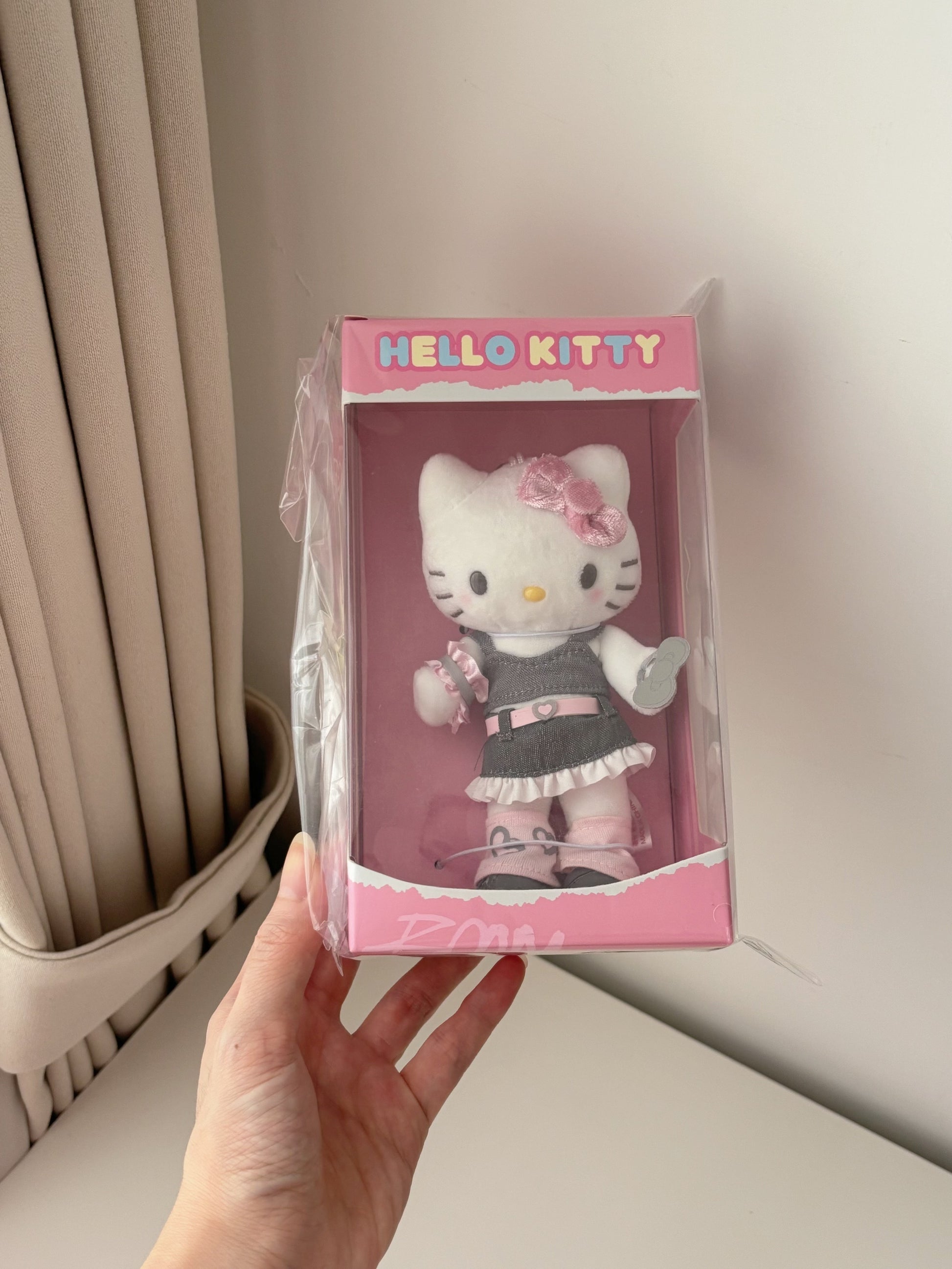 國內Sanrio限定” Hello Kitty的一天”長腿掛件